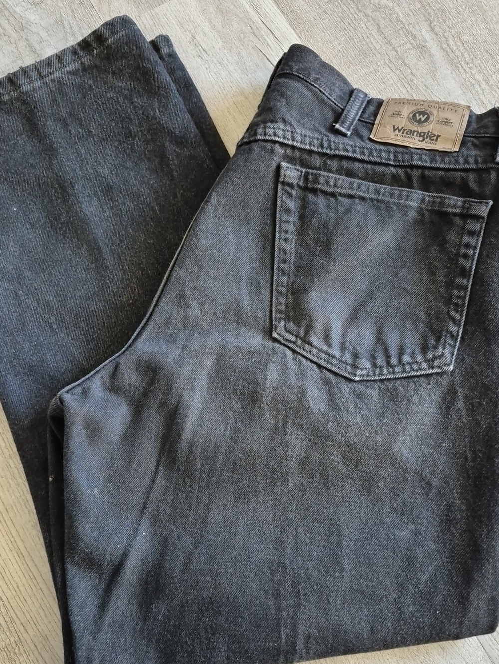 Wrangler Men’s Dark Black Relaxed Fit Jeans 36X29
